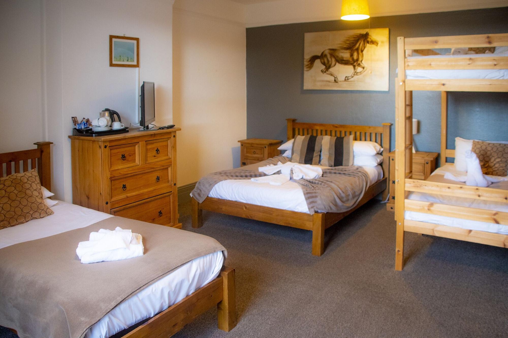 Stonehenge Inn & Shepherd'S Huts Bulford Bagian luar foto