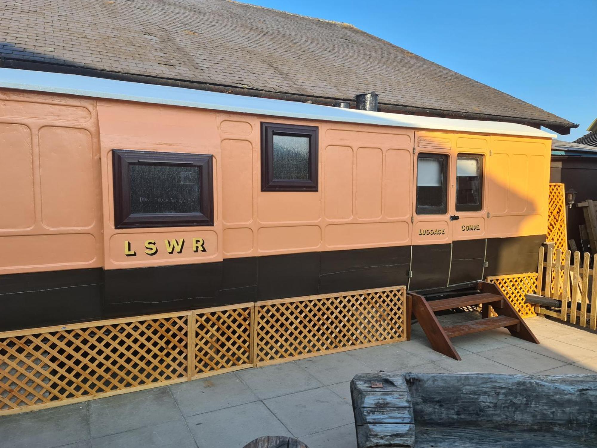 Stonehenge Inn & Shepherd'S Huts Bulford Ruang foto