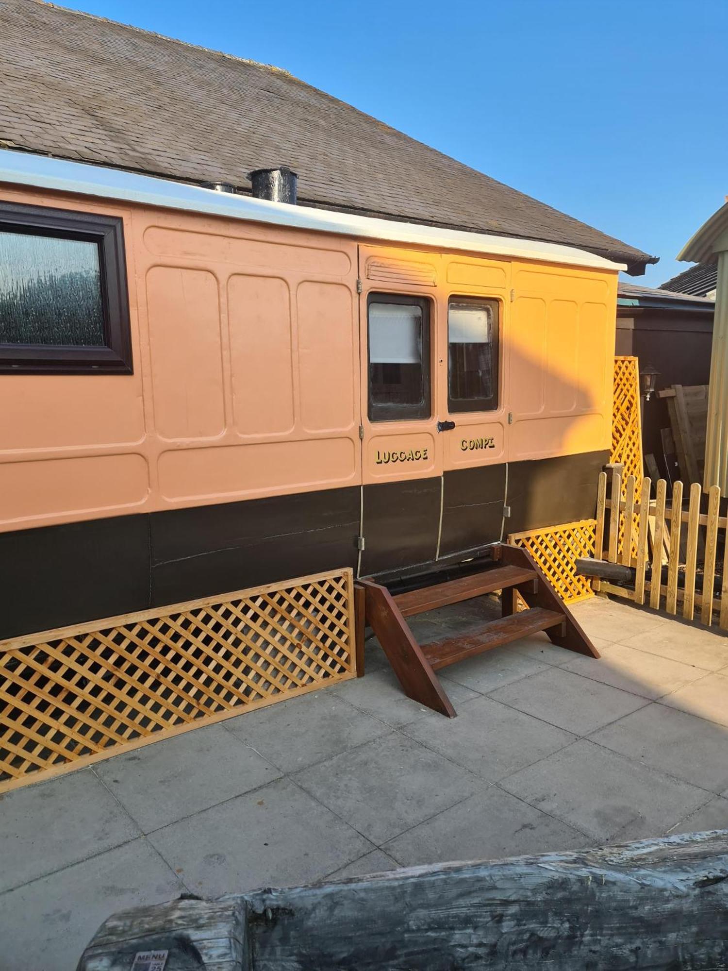 Stonehenge Inn & Shepherd'S Huts Bulford Ruang foto