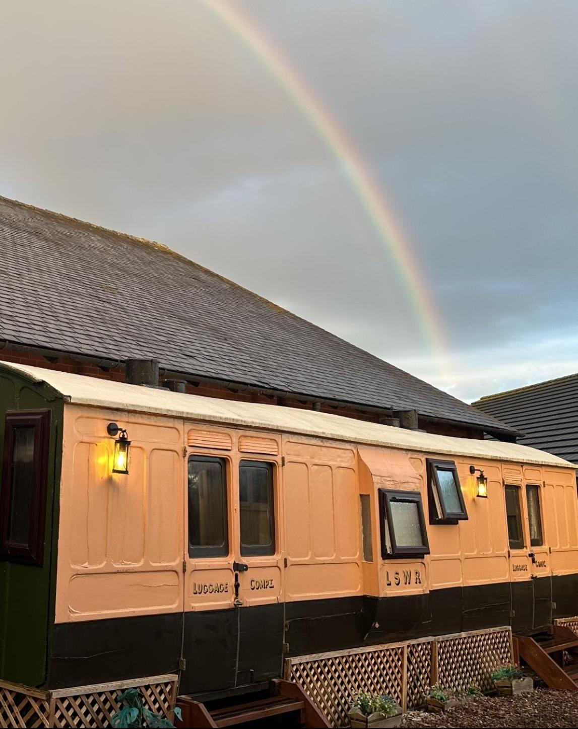 Stonehenge Inn & Shepherd'S Huts Bulford Ruang foto