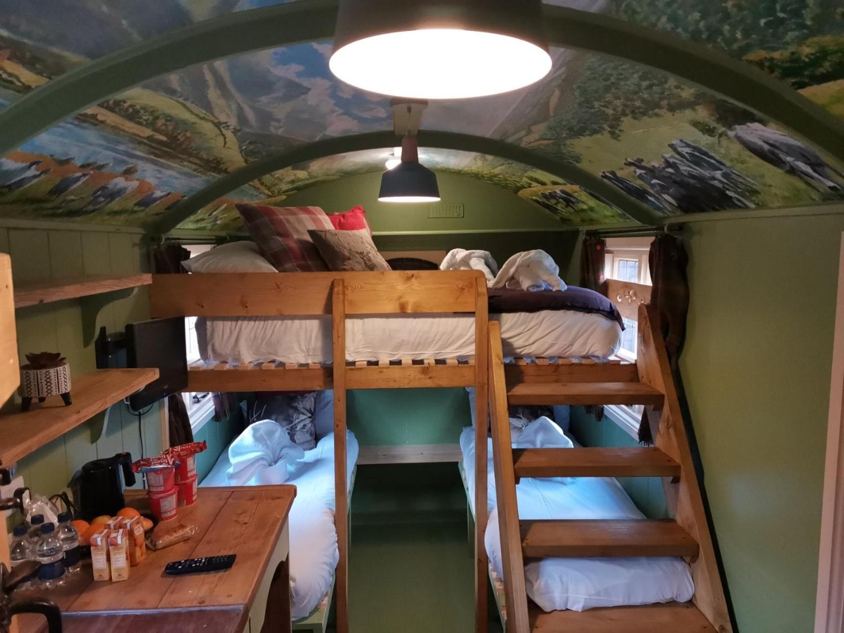 Stonehenge Inn & Shepherd'S Huts Bulford Ruang foto