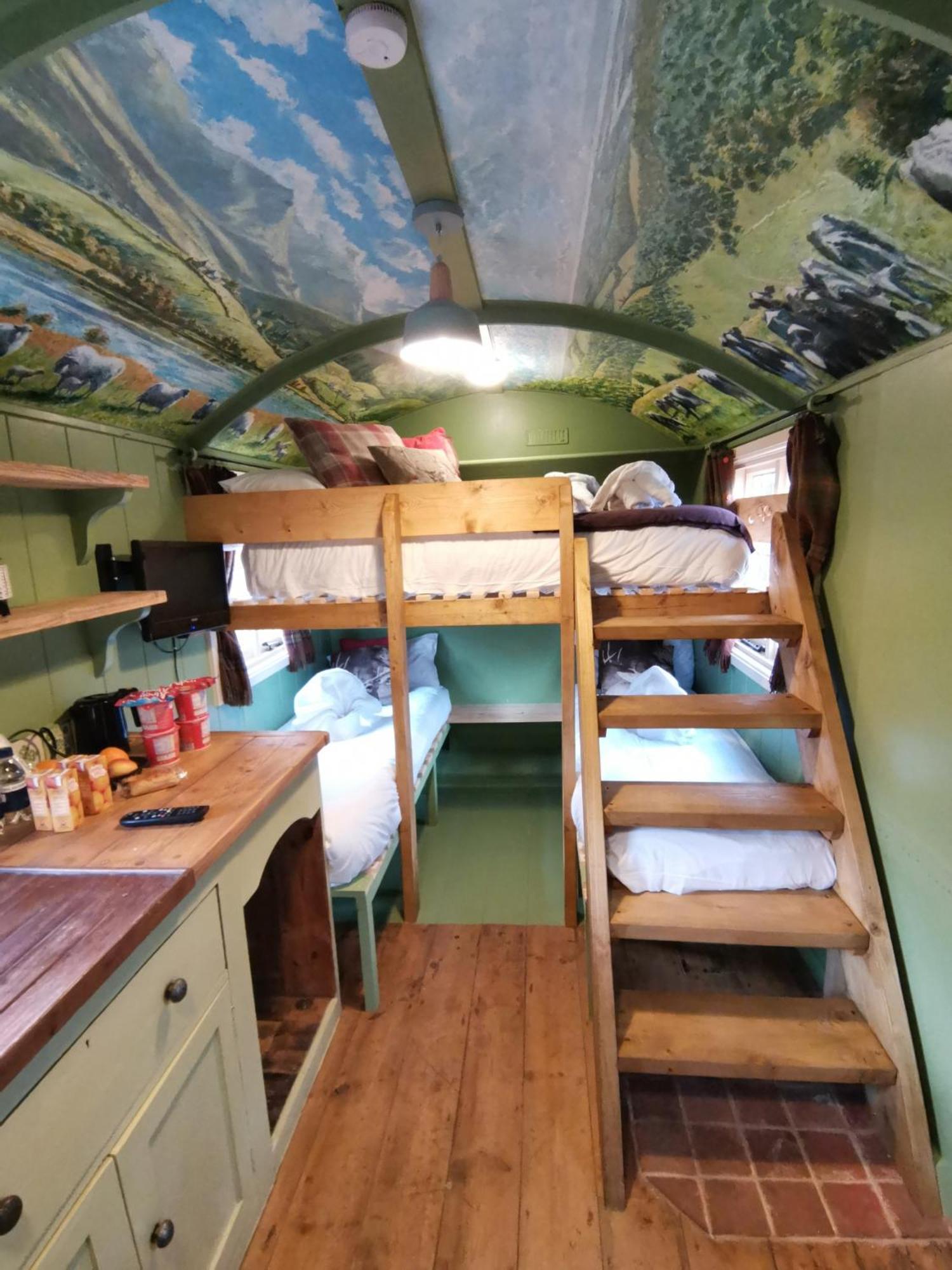 Stonehenge Inn & Shepherd'S Huts Bulford Ruang foto