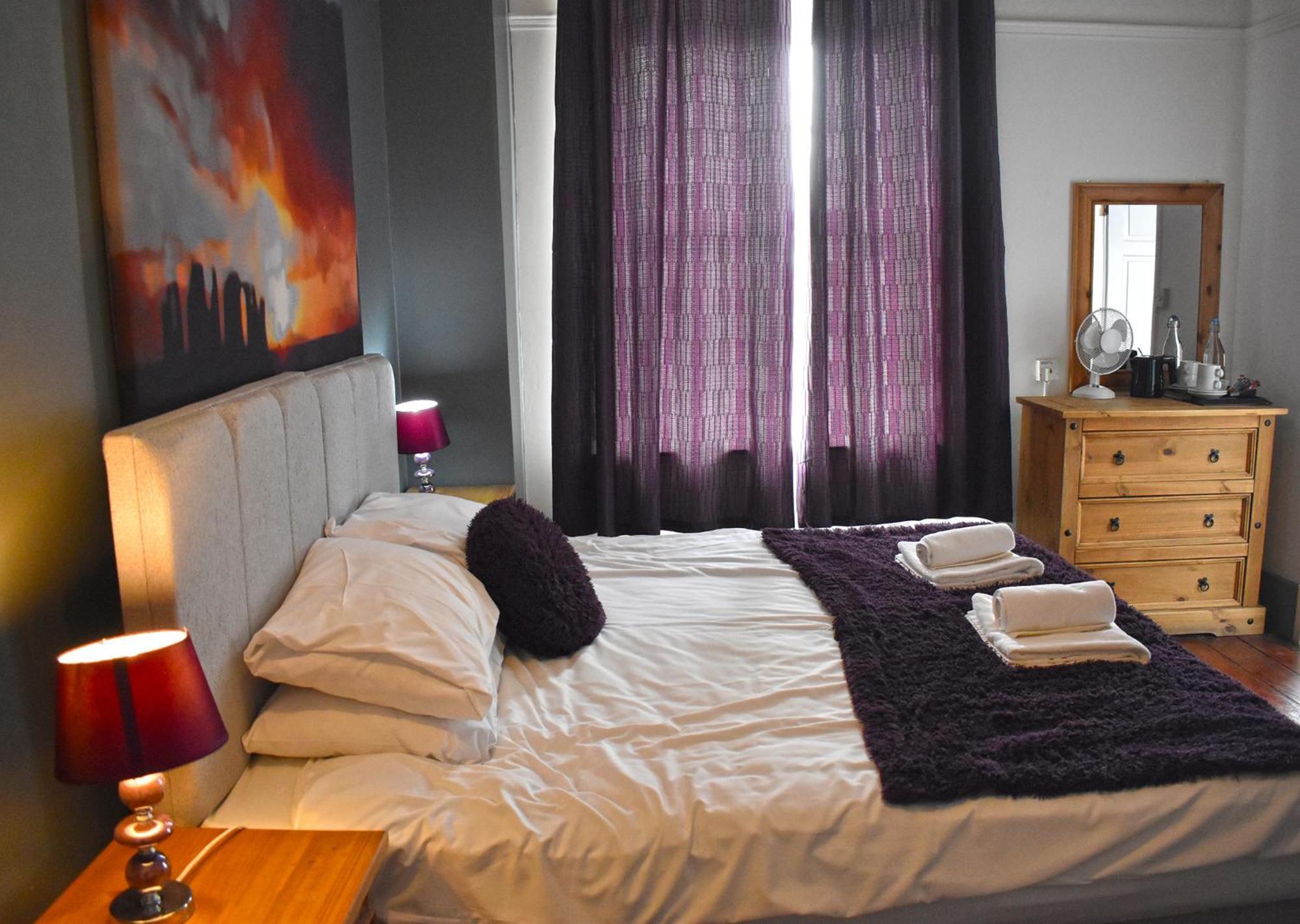 Stonehenge Inn & Shepherd'S Huts Bulford Ruang foto