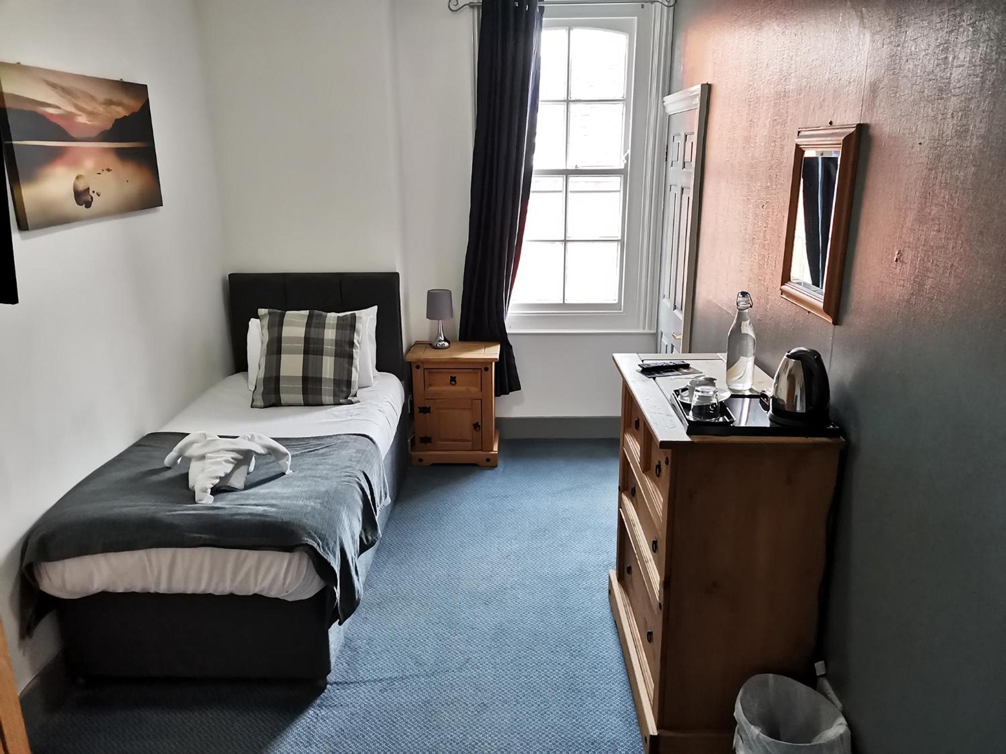 Stonehenge Inn & Shepherd'S Huts Bulford Ruang foto
