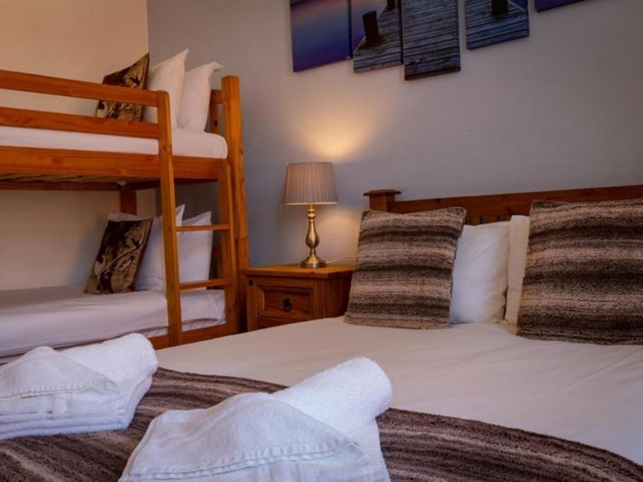 Stonehenge Inn & Shepherd'S Huts Bulford Ruang foto